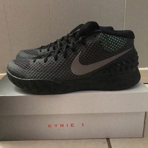 Nike Kyrie 1 Green Glow Reflective size 7.5